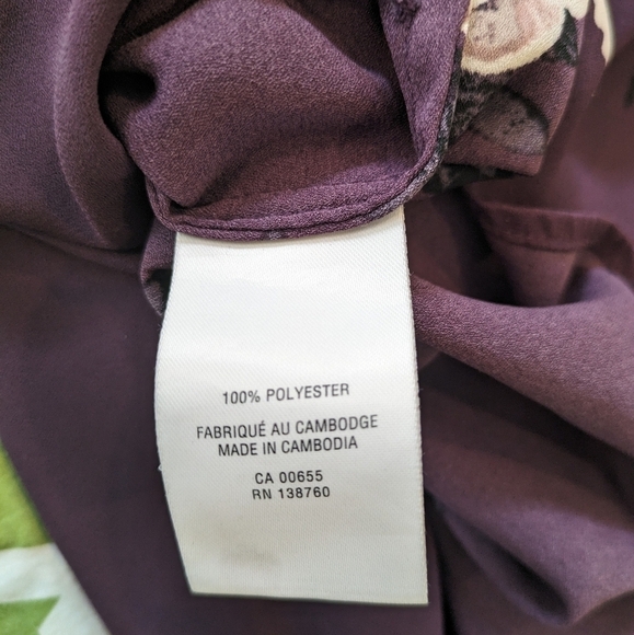 Set of  2 Reitmans floral blouses - Picture 10 of 11